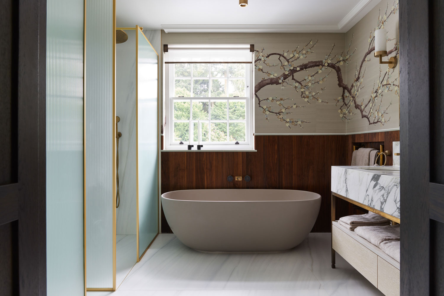 Project: Sevenoaks  V01 Roller Blind System - manual  Finish: Aged Bronze / Fabric: Palazzo White 
Interior design: NW3 Interiors  Photography: Kasia Fiszer