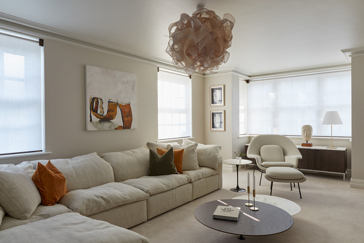Project: Sevenoaks  V01 Roller Blind System - manual  Finish: Aged Bronze / Fabric: Melika Antique White 
Interior design: NW3 Interiors  Photography: Kasia Fiszer