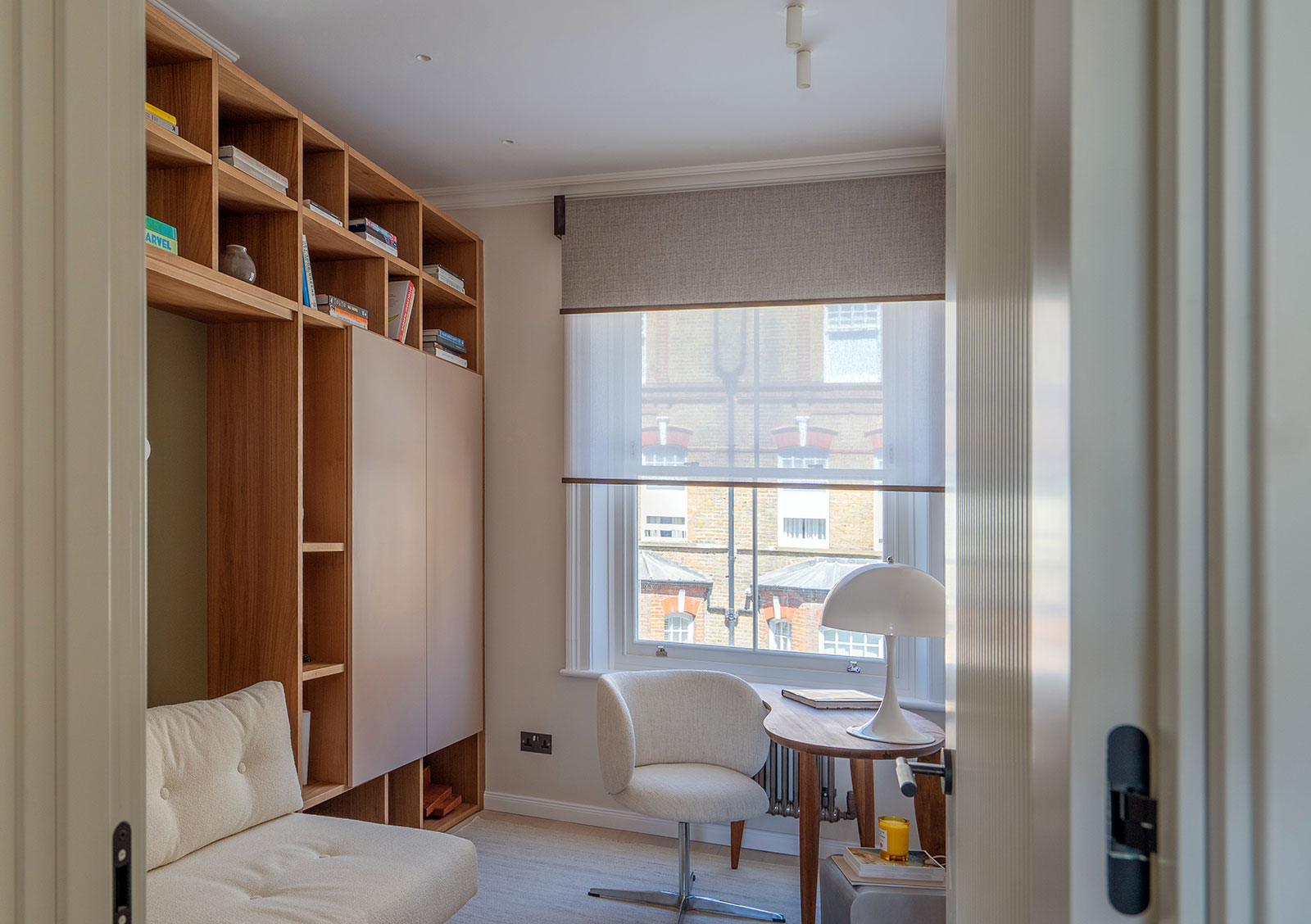 Project: Chelsea - London  V01 Double Roller Blind System - battery motorised  Finish: Aged Bronze 
Interior design: Atelier Chelsea Design
