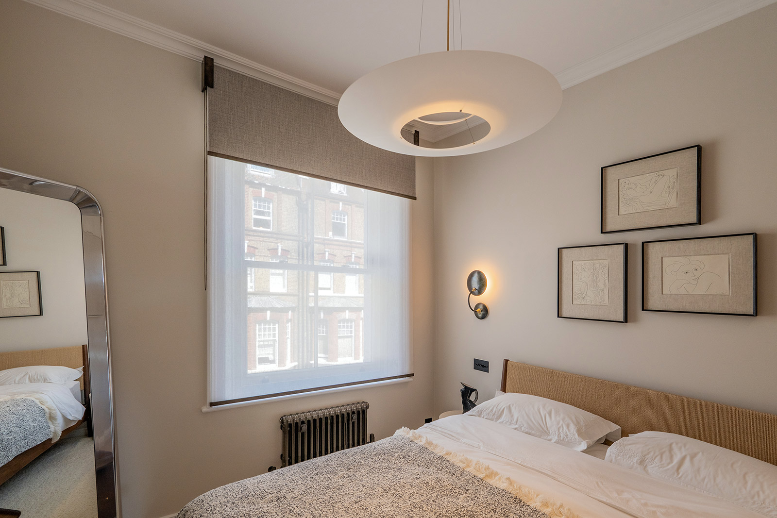 Project: Chelsea - London  V01 Double Roller Blind System - battery motorised  Finish: Aged Bronze 
Interior design: Atelier Chelsea Design
