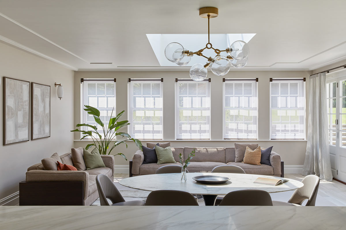Project: Sevenoaks  V01 Roller Blind System - manual  Finish: Aged Bronze / Fabric: Palazzo White 
Interior design: NW3 Interiors  Photography: Kasia Fiszer