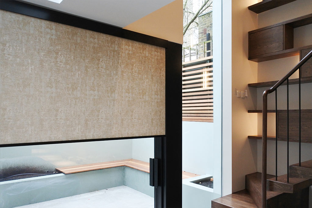 Project: Primrose Hill, London V03 Roller Blind System, motorised, RTS Finish: Obsidian