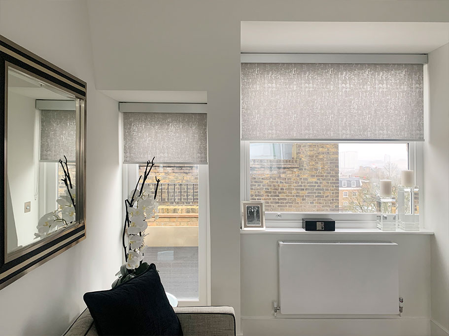 Project: Notting Hill, London V03 Roller Blind System, manual Finish: Frosted Silver