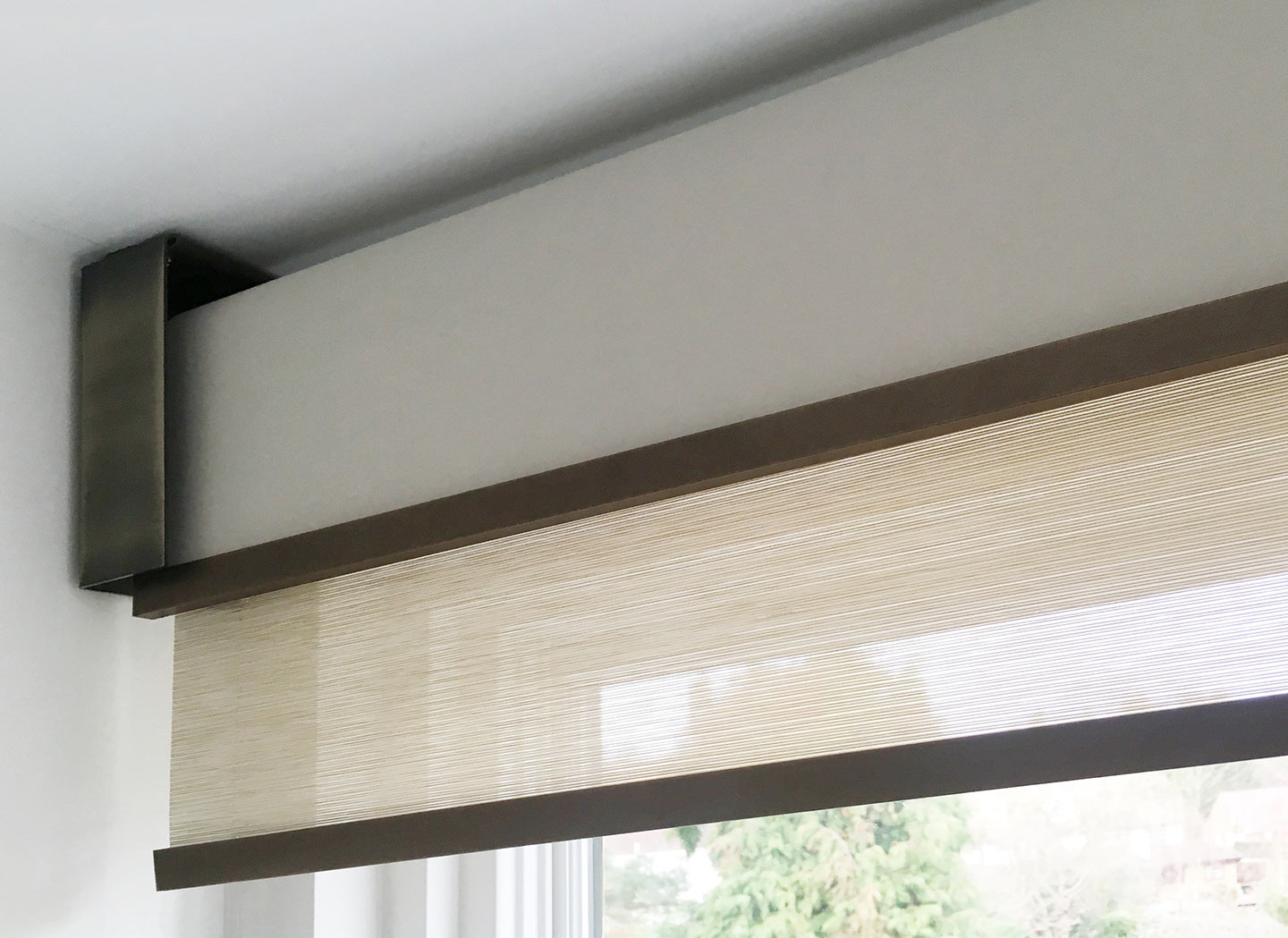 venestre-luxury-roller-blinds-double-antique-brass-finish