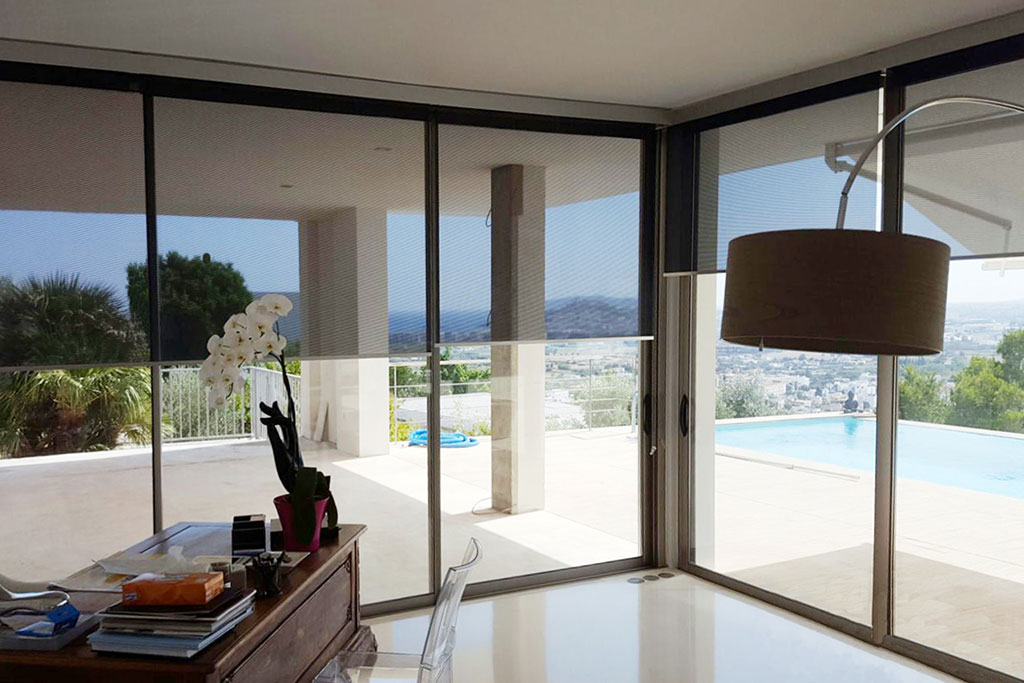 Project: Ibiza V03 Roller Blind System, motorised, RTS Finish: Frosted Silver