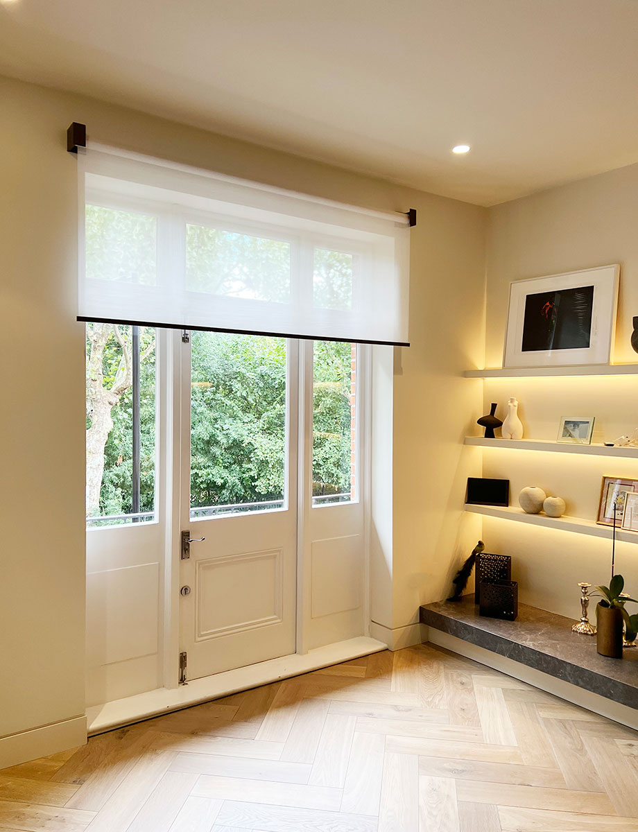 venestre_elegant_hardware_on_designer_roller_blinds