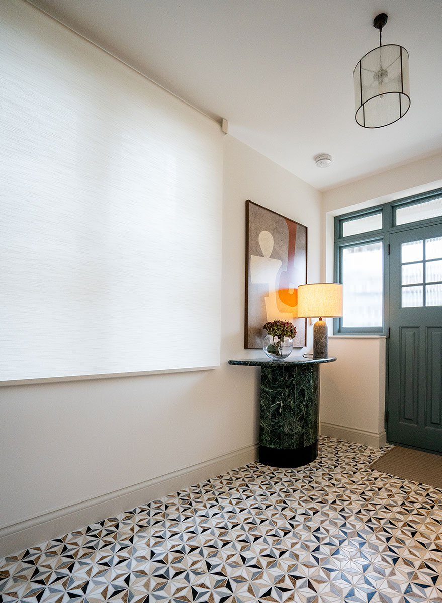 Project: Chiswich V01 Roller Blind System - manual  Finish: Limestone / Fabric: Melika TR Almond 
Interior design: NW3 Interiors