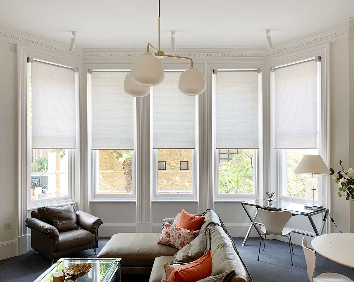 venestre_large_bay_elegant_roller_blinds_in_chelsea_apartment