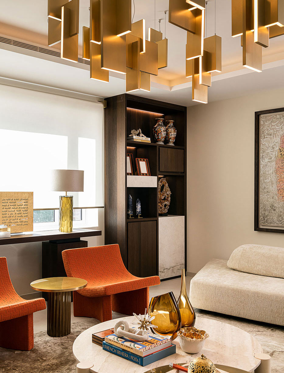 Project: Kingston  V01 roller blind system motorised  Finish: Matte Gold  Fabric: Melika TR Almond  Interior design: J&E Interiors