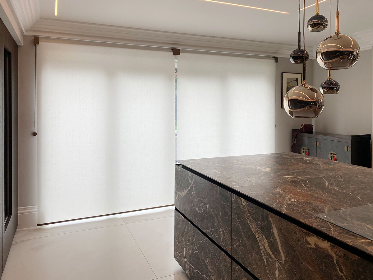 venestre_modern_luxury_kitchen_blinds