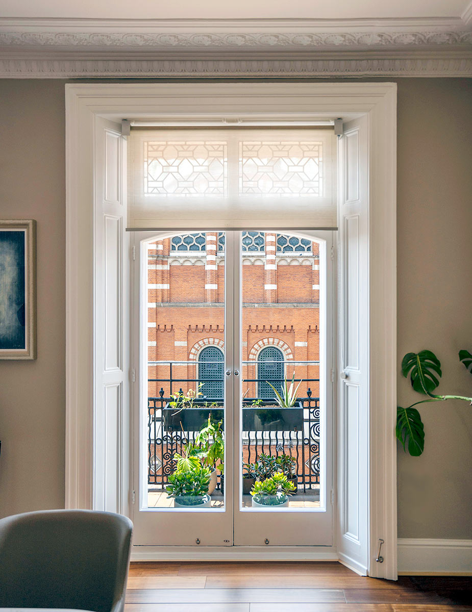 Project: Westminster Cathedral  V01 Roller Blind System - manual  Finish: Alu / Fabric: Palazzo Gardenia