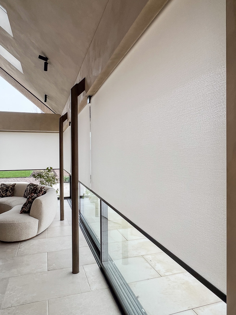 Glass extension roller blinds for large sliding doors